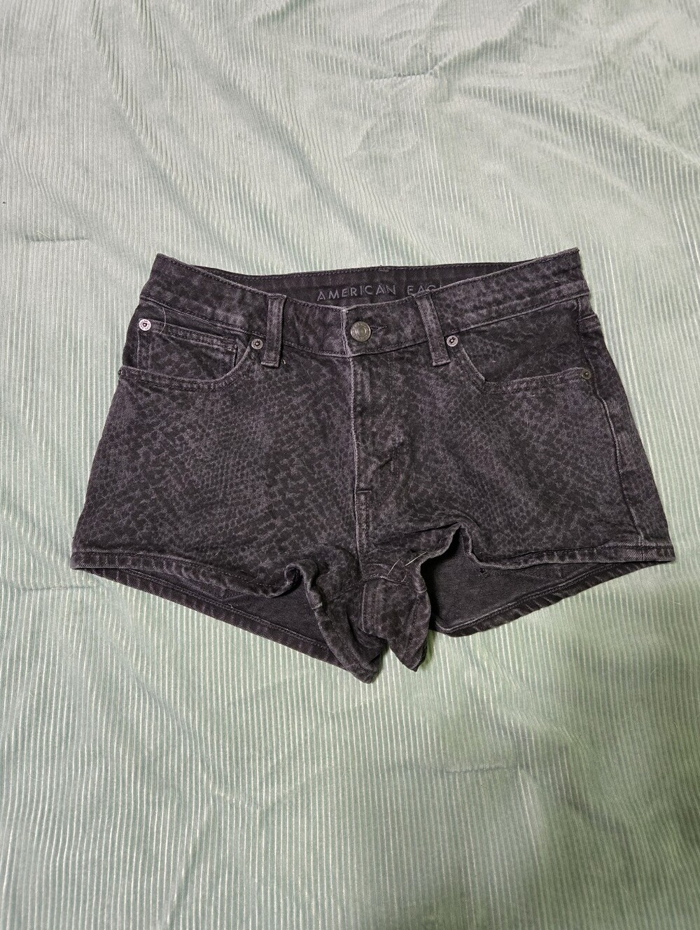 American Eagle - Snake Print Shorts